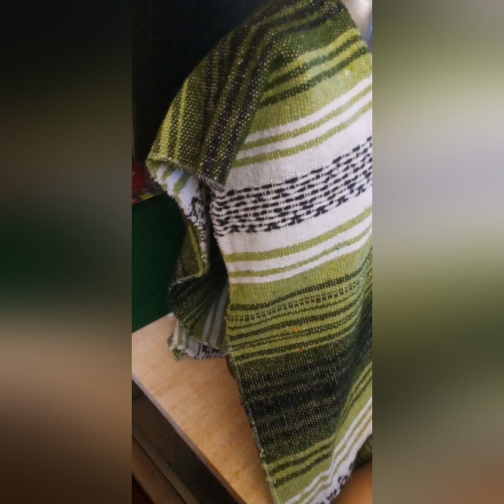 Green Striped Men's Sweater poncho Mexico made 35L x 25w - Picture 2 of 3